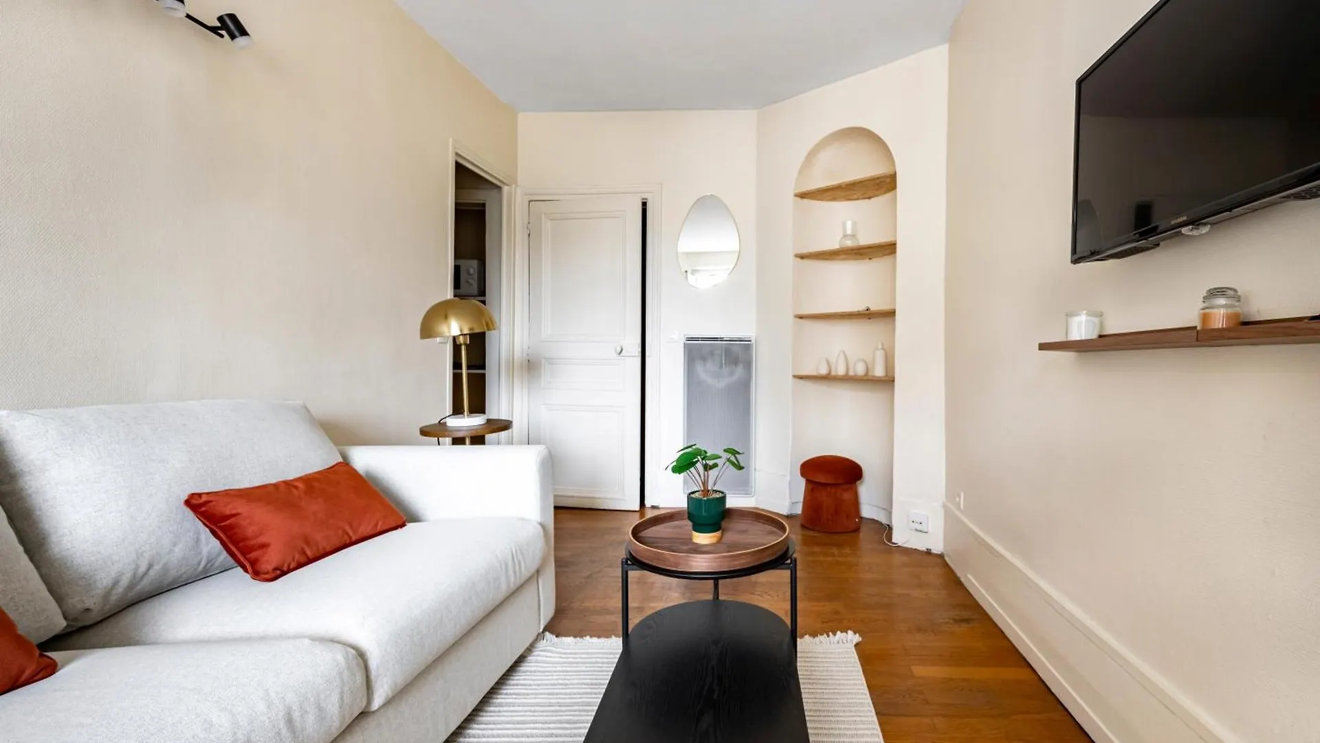 Appartement Jardin Du Luxembourg I Fully Equipped With View Parijs